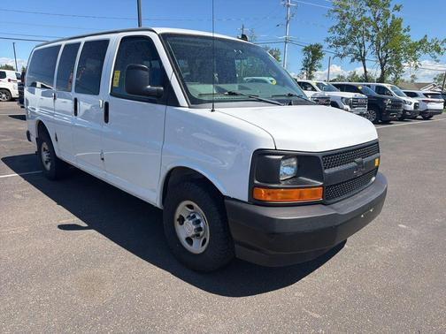 Summit White 2017 Chevrolet Express 2500 LS