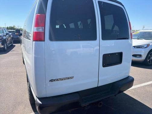 Summit White 2017 Chevrolet Express 2500 LS