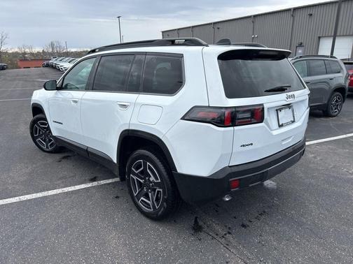 Bright White Clearcoat 2026 Jeep Cherokee LAREDO/LIMITED
