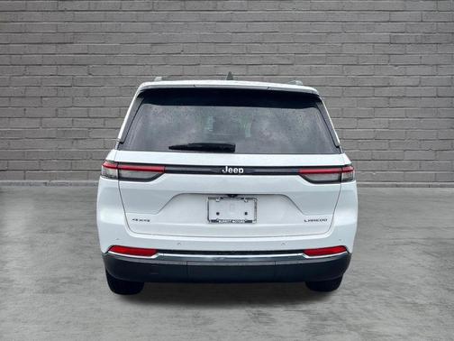 Bright White Clearcoat 2023 Jeep Grand Cherokee Laredo