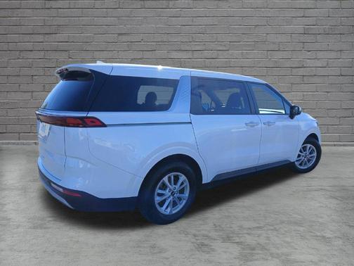 Snow White Pearl 2022 Kia Carnival LX