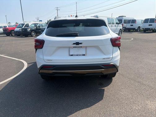 Summit White 2024 Chevrolet Trax ACTIV