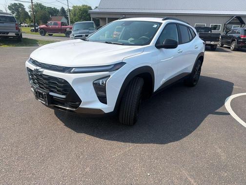 Summit White 2024 Chevrolet Trax ACTIV