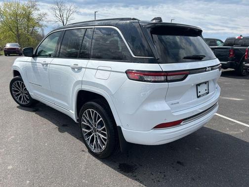 Bright White Clearcoat 2026 Jeep Grand Cherokee Summit