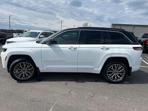 Bright White Clearcoat 2026 Jeep Grand Cherokee Summit