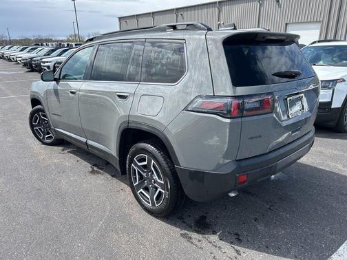 Sting Gray Clearcoat 2026 Jeep Cherokee LAREDO/LIMITED