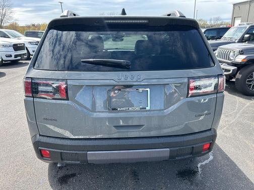 Sting Gray Clearcoat 2026 Jeep Cherokee LAREDO/LIMITED