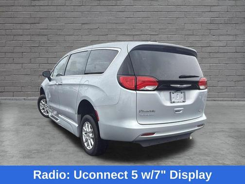 Silver Mist Clearcoat 2023 Chrysler Voyager LX