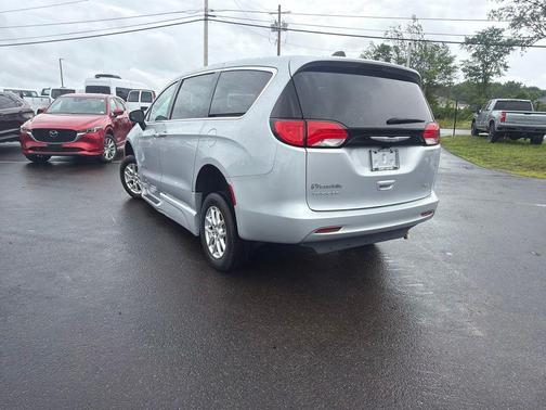 Silver Mist Clearcoat 2023 Chrysler Voyager LX