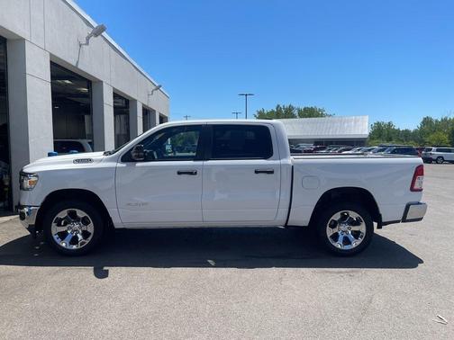 Bright White Clearcoat 2023 RAM 1500 Big Horn