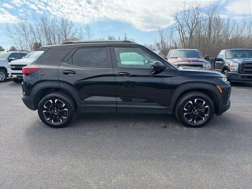 Mosaic Black Metallic 2021 Chevrolet Trailblazer LT
