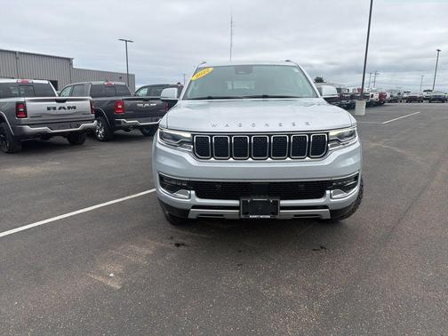 Silver Zynith 2022 Jeep Wagoneer Series II