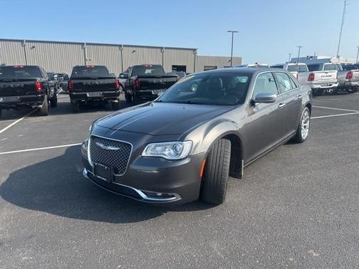 2017 Chrysler 300C Platinum