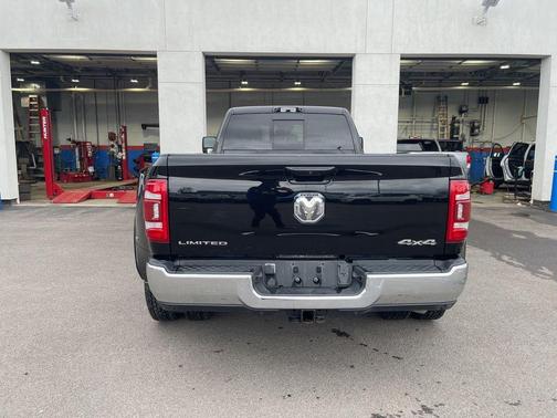 Diamond Black 2024 RAM 3500 Limited