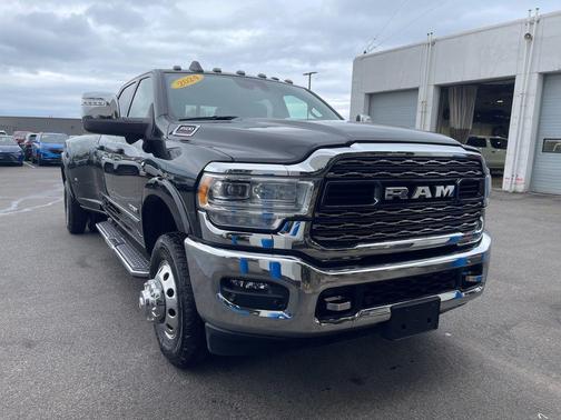 Diamond Black 2024 RAM 3500 Limited