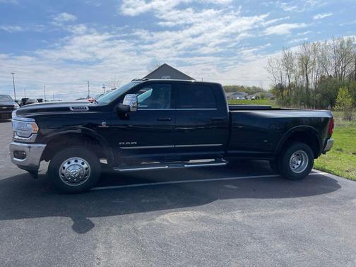 Diamond Black 2024 RAM 3500 Limited