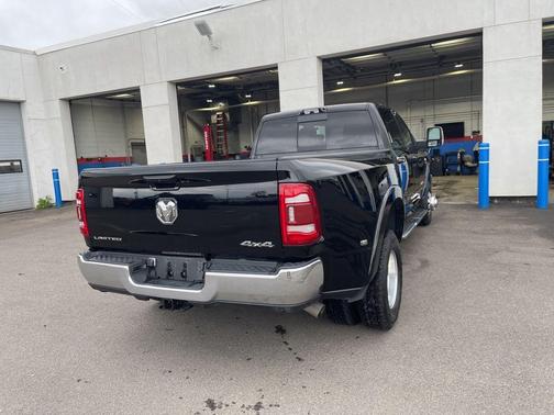 Diamond Black 2024 RAM 3500 Limited