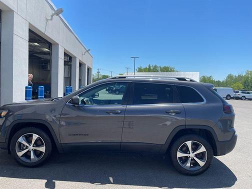 Granite Crystal Clearcoat Metallic 2019 Jeep Cherokee Limited