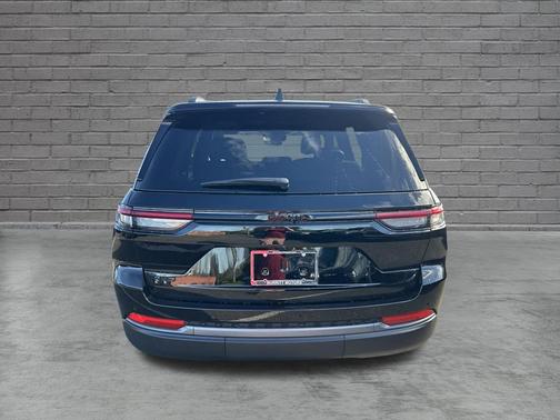 High Gloss Black 2027 Jeep Grand Cherokee Limited 4x2