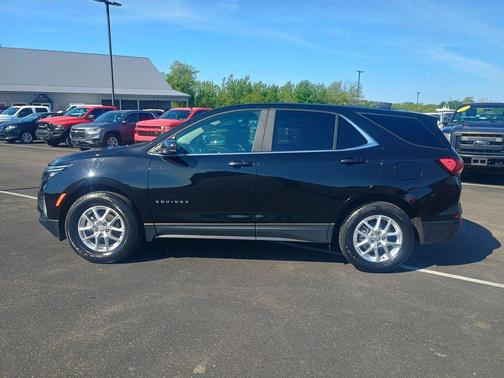 Mosaic Black Metallic 2024 Chevrolet Equinox LT