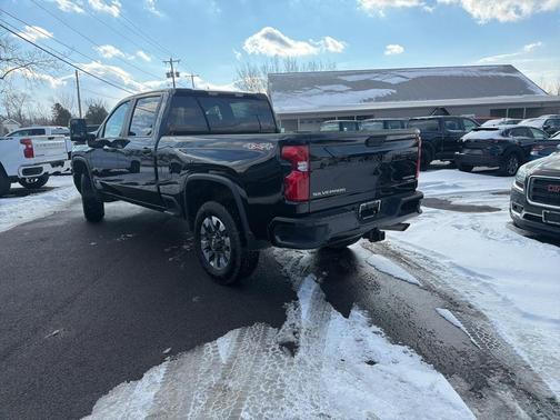 2024 Chevrolet Silverado 2500 Custom