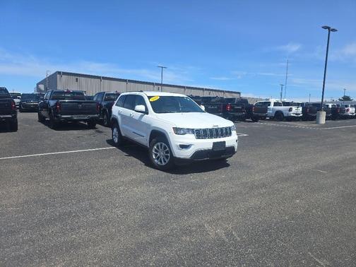 Bright White Clearcoat 2022 Jeep Grand Cherokee WK Laredo