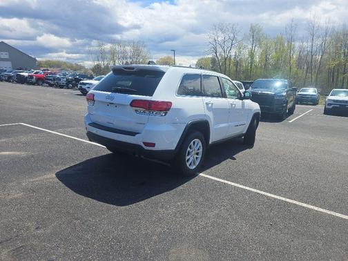 Bright White Clearcoat 2022 Jeep Grand Cherokee WK Laredo