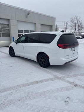 2023 Chrysler Pacifica Hybrid Touring L