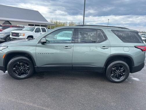 Silver Sage Metallic 2023 Chevrolet Traverse LT Cloth
