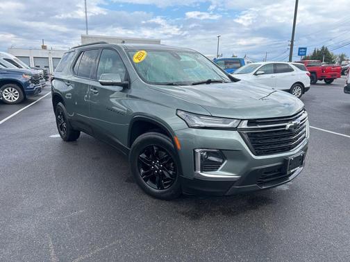 Silver Sage Metallic 2023 Chevrolet Traverse LT Cloth