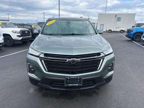Silver Sage Metallic 2023 Chevrolet Traverse LT Cloth