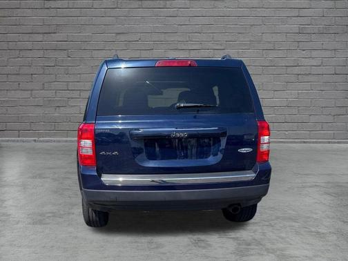True Blue Pearlcoat 2017 Jeep Patriot Latitude