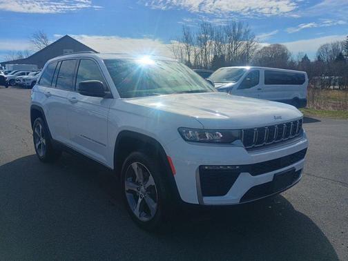 Bright White Clearcoat 2026 Jeep Grand Cherokee Limited