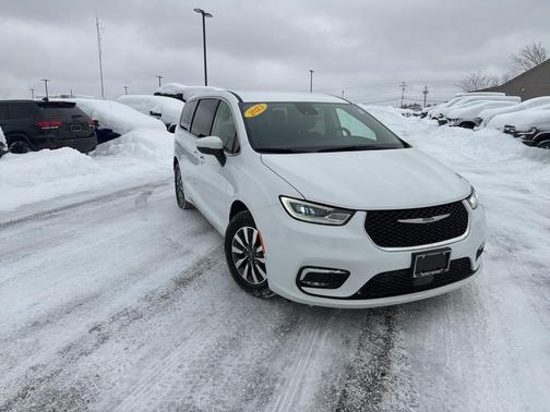 2023 Chrysler Pacifica Hybrid Touring L