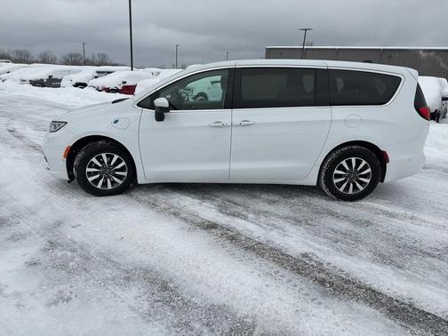 2023 Chrysler Pacifica Hybrid Touring L