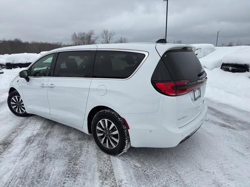 2023 Chrysler Pacifica Hybrid Touring L