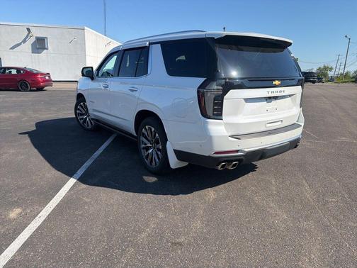 Iridescent Pearl Tricoat 2025 Chevrolet Tahoe High Country