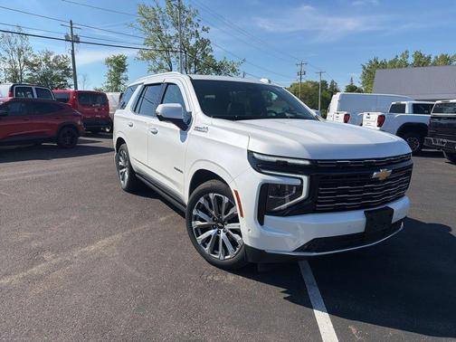 Iridescent Pearl Tricoat 2025 Chevrolet Tahoe High Country