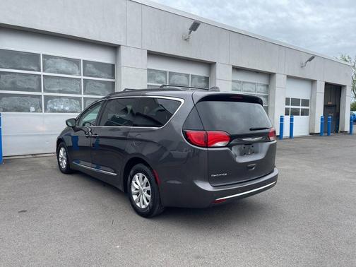 Granite Crystal Clearcoat Metallic 2017 Chrysler Pacifica Touring-L