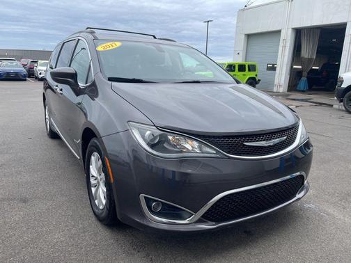Granite Crystal Clearcoat Metallic 2017 Chrysler Pacifica Touring-L