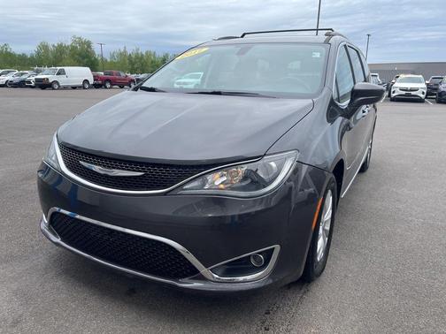 Granite Crystal Clearcoat Metallic 2017 Chrysler Pacifica Touring-L