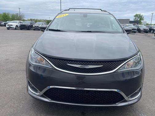 Granite Crystal Clearcoat Metallic 2017 Chrysler Pacifica Touring-L