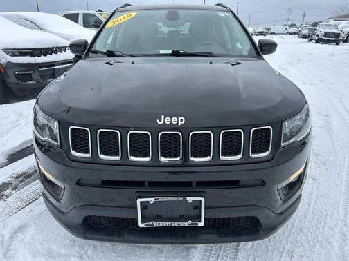 Diamond Black 2019 Jeep Compass Latitude