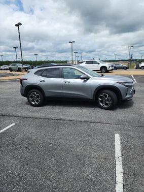 Sterling Gray Metallic 2024 Chevrolet Trax LT