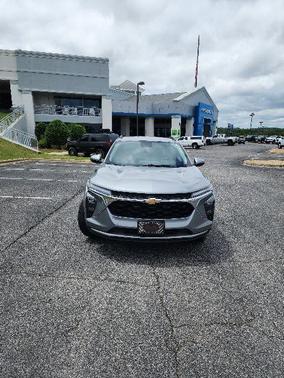 Sterling Gray Metallic 2024 Chevrolet Trax LT