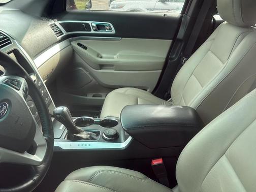 Ruby Red Metallic Tinted Clearcoat 2015 Ford Explorer XLT