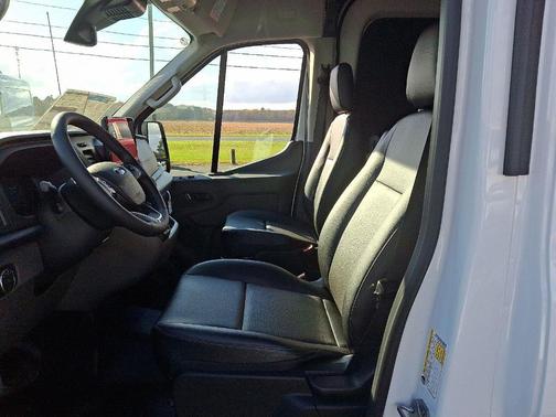2026 Ford Transit-250 148 WB Medium Roof Cargo