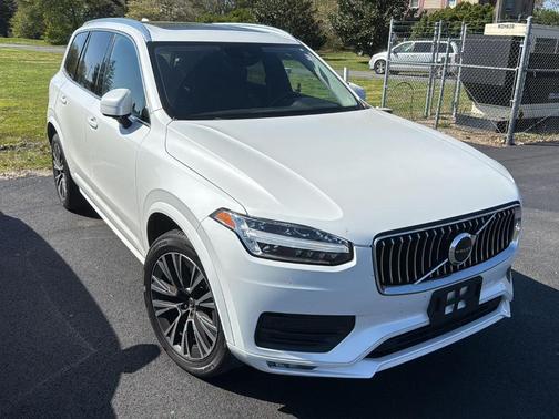 Crystal White Metallic 2020 Volvo XC90 T5 Momentum 7 Passenger