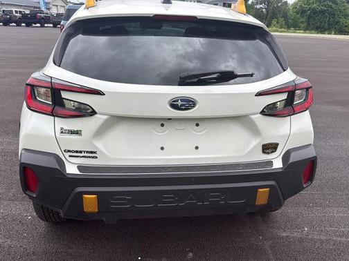 Crystal White Pearl 2024 Subaru Crosstrek WILDERNESS
