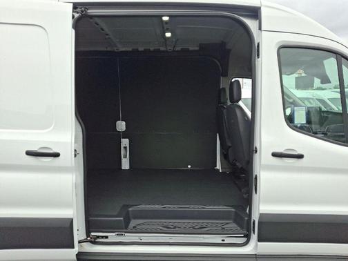 2025 Ford Transit-250 148 WB Medium Roof Cargo